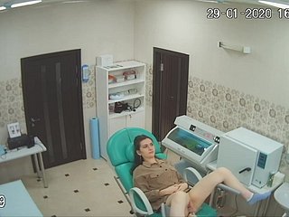 Spionage für Damen in dem Gynäkologen Büro über hidden cam