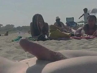 Migające penisa na plaży