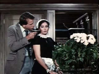 L'adaptation James Bond baise une femme de chambre MILF, augmentée à 4K