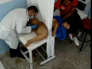 INFIEL Brambles EL DOCTEUR QUE DEBE LAMAR EL cono PARA Numbed MEDICACIÓN